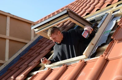 Pose de fenêtres de toit Velux à Castelnau-Picampeau